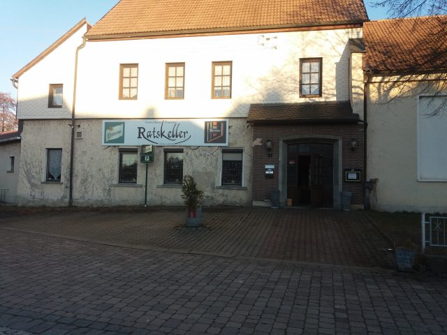 Gaststätte mit Betreiberwohnung und 2 Fremdenzimmern in Gräfinau-Angstedt zu Verpachten