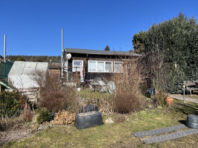 Garten mit hochwertigem Gartenhaus - Eigentumsland